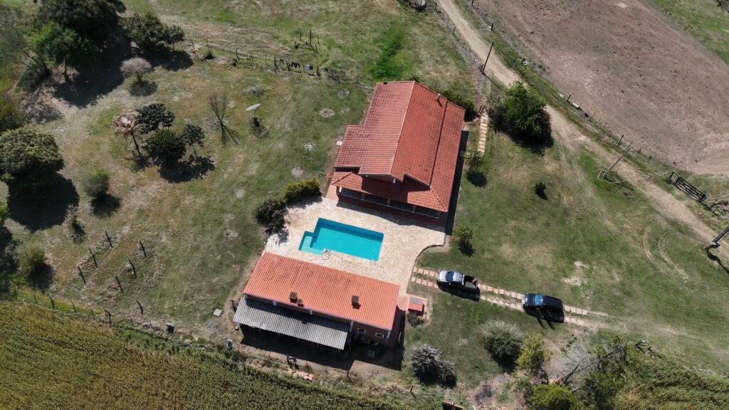 40 Hektar Rinderfarm mit Haus & Pool